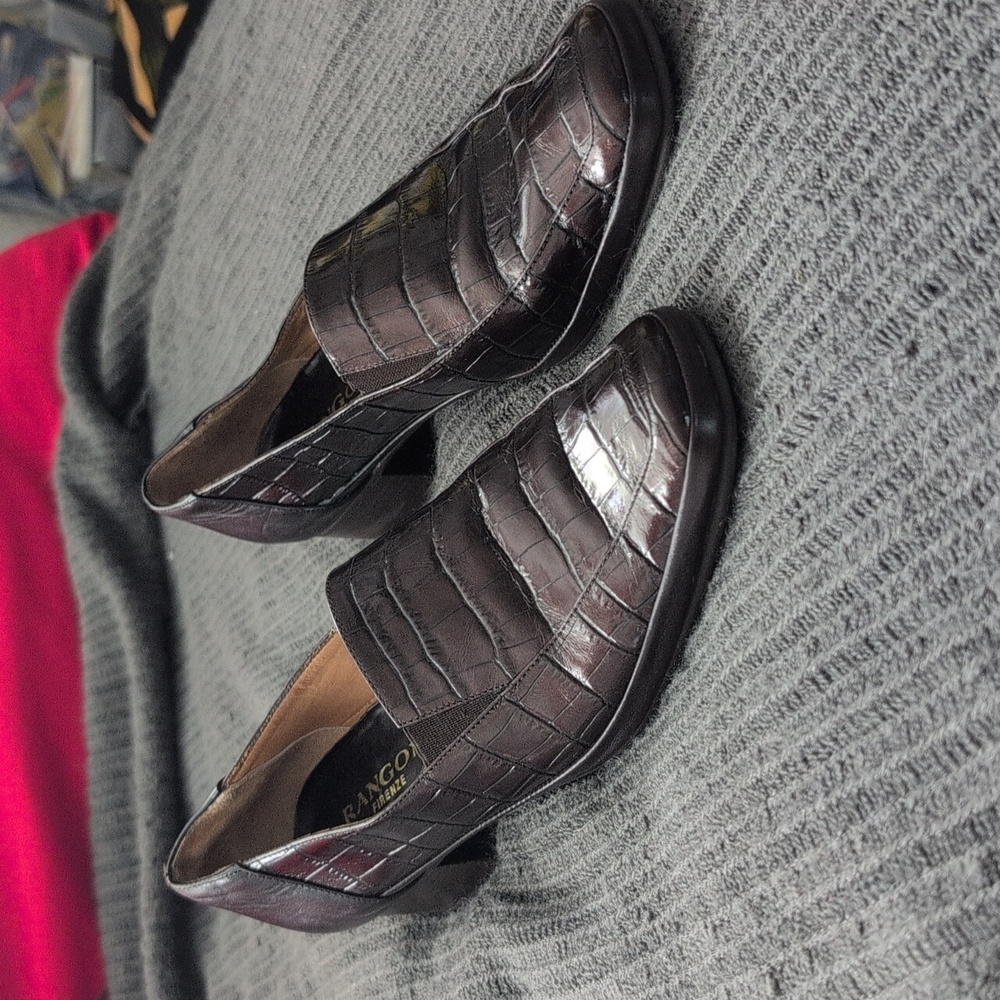 Rangoni Dark Brown Croc-Embossed Loafers Size‎ 8 1/2
